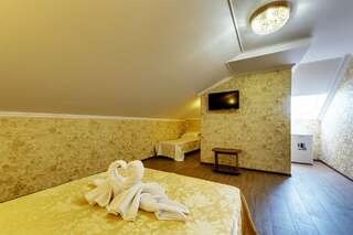 Гостевой дом Версаль Архипо-Осиповка Студио трехместный-2