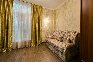 Гостевой дом Версаль Архипо-Осиповка Двухкомнатный номер с балконом-3