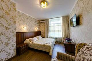 Гостевой дом Версаль Архипо-Осиповка Трехместный номер стандарт-1